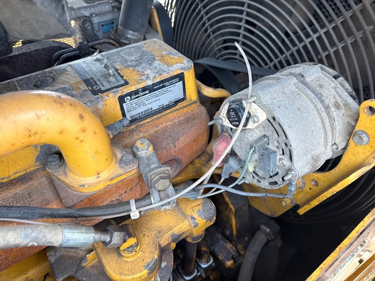 2002-deere-700h-lgp-image-39