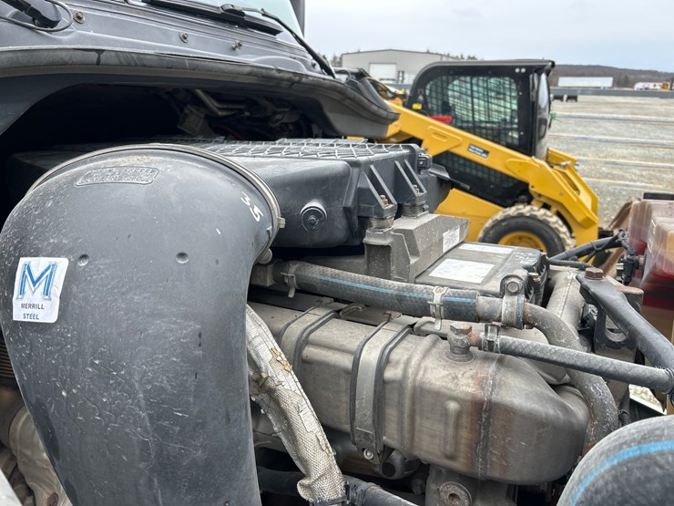 2017-massey-ferguson-8-image-45