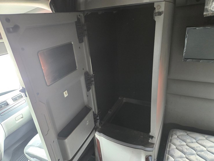 peterbilt-579-image-95