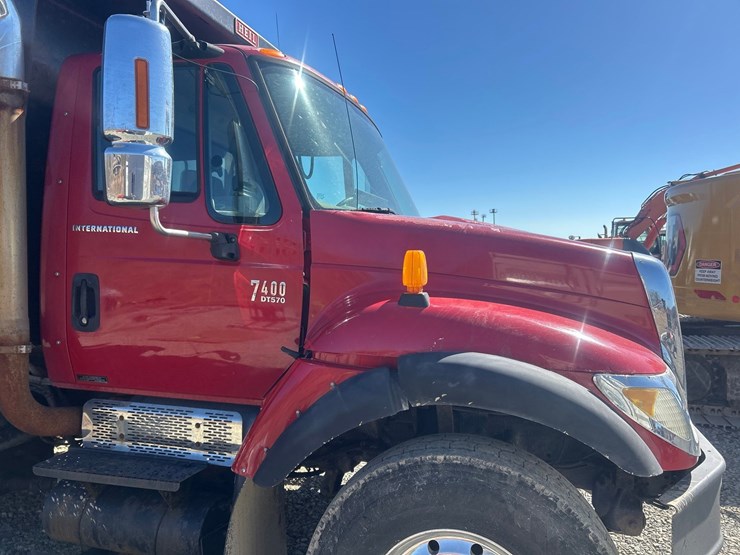 2006-international-7400-image-14