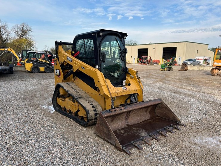 2019-caterpillar-259d3-image-6