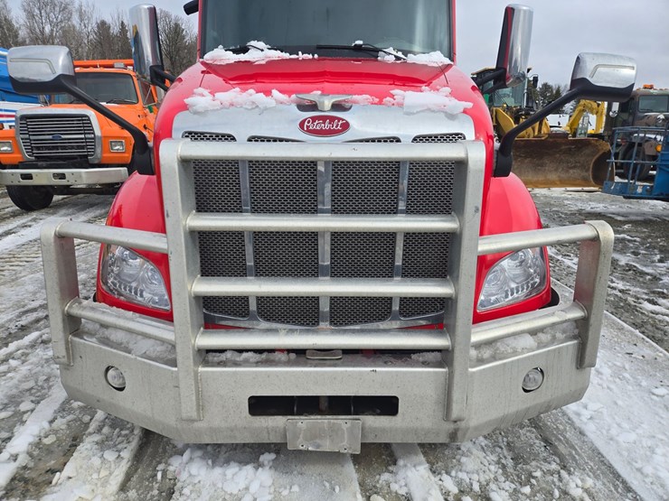 peterbilt-579-image-10