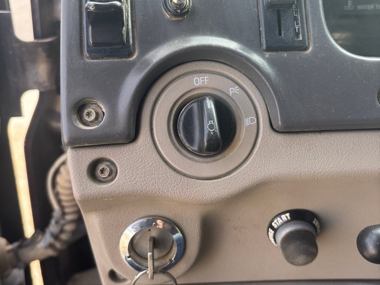 1999-sterling-l9513-image-37