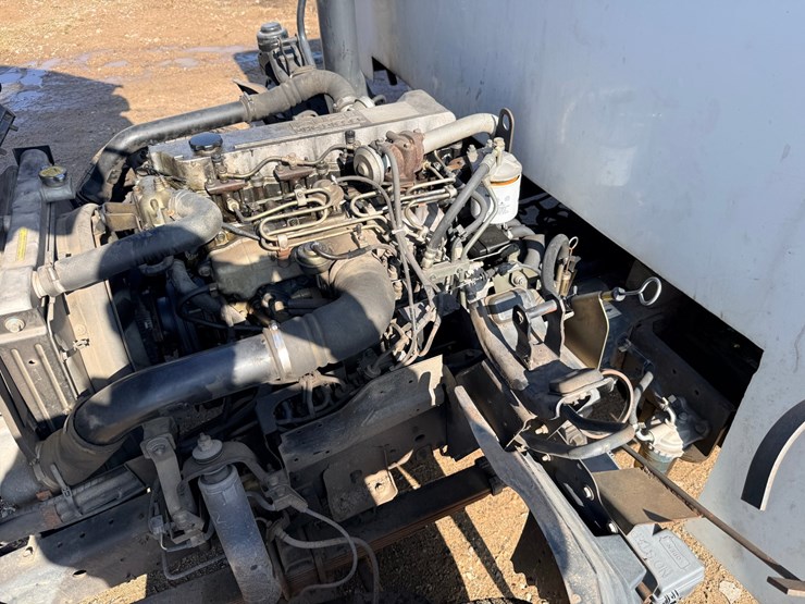 2001-isuzu-npr-image-46