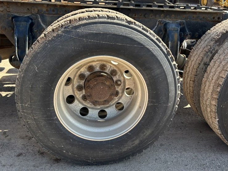 #1114-•-2005-western-star-tri-axle-heavy-haul-truck-tractor-image-85