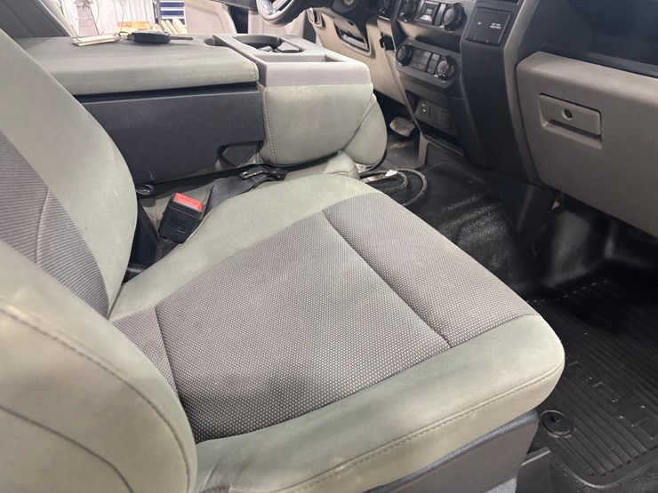 2022-ford-f550-sd-image-38