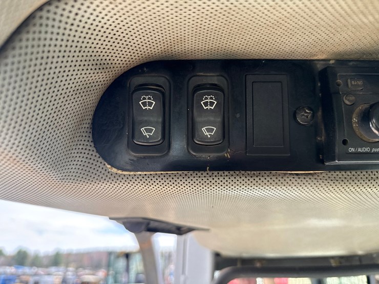 2002-deere-700h-lgp-image-51