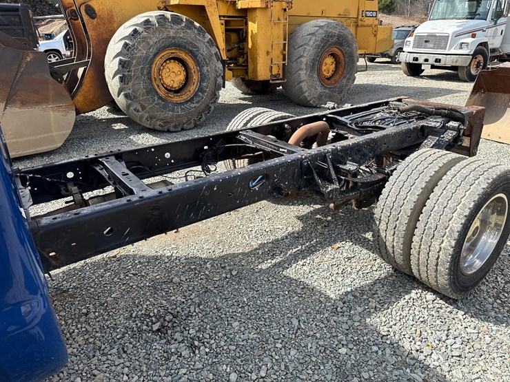 2015-ford-f550-image-16