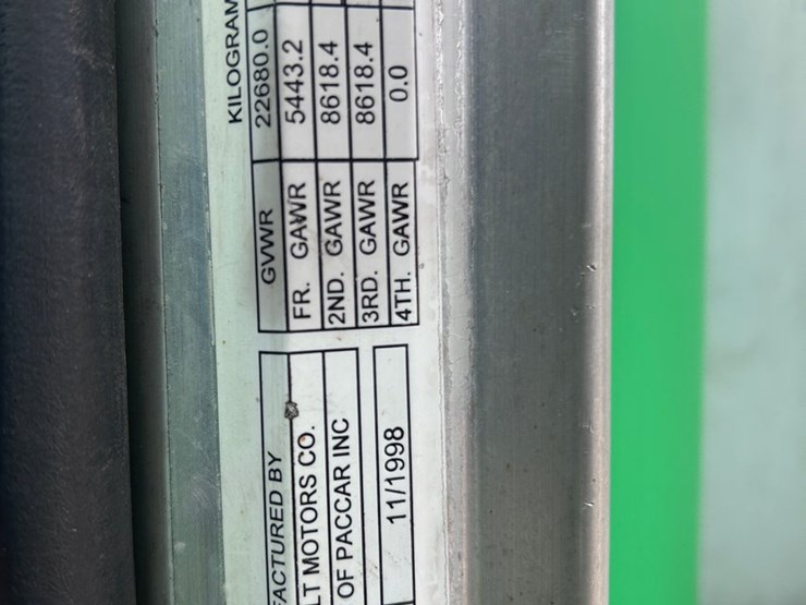 1999-peterbilt-379-image-74