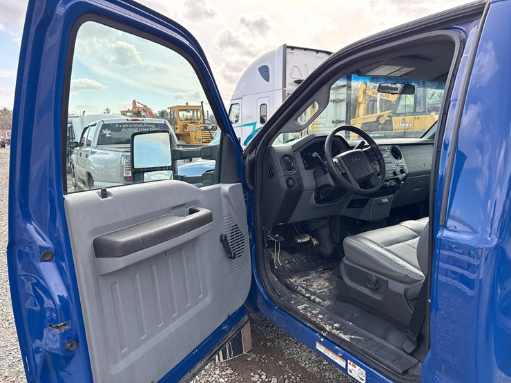 2015-ford-f550-image-34