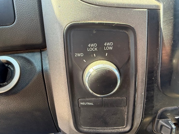 #1061-•-2016-ram-5500-heavy-duty-service-truck-image-41