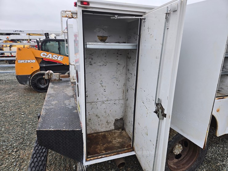 2011-ford-f550-image-25