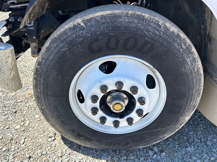 2023-ford-f750-image-59