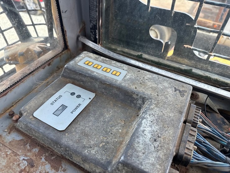 2002-deere-700h-lgp-image-47