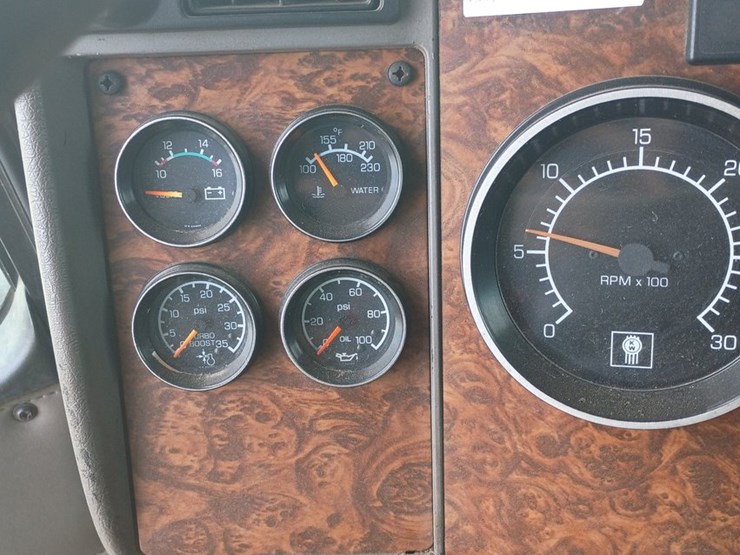 2002-kenworth-t600-image-57