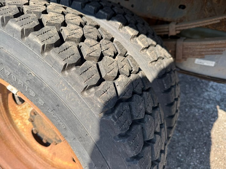 2011-ford-f550-xl-image-42