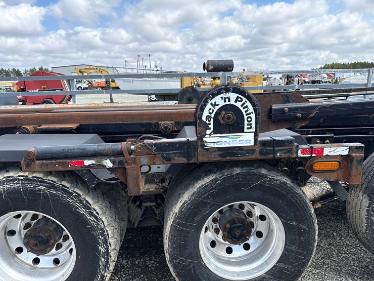 2016-massey-ferguson-8-image-45