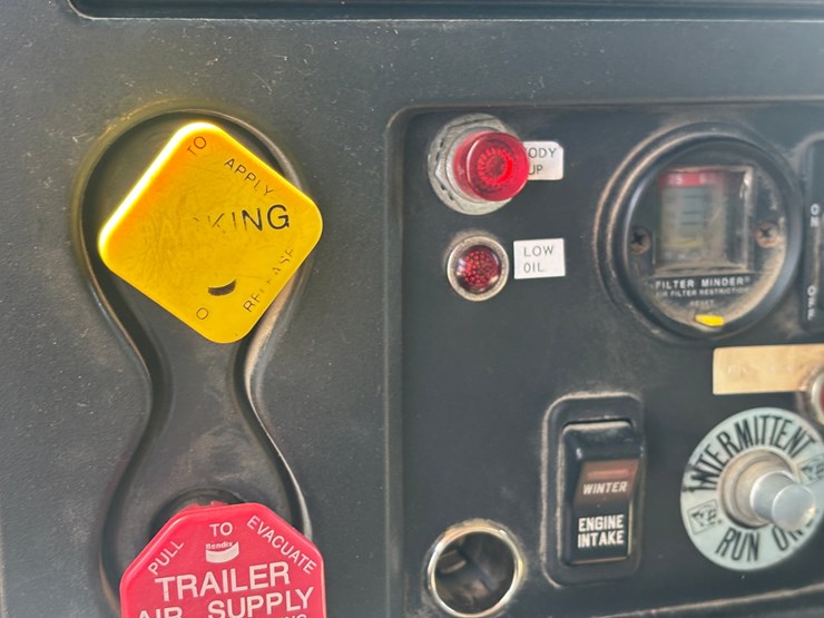 2006-international-7600-image-41