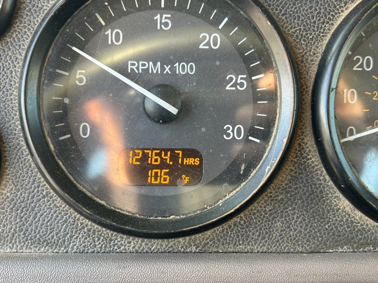 peterbilt-365-image-102