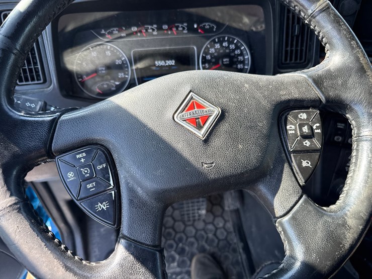 #2199-•-2020-international-a26-sleeper-cab-truck-tractor-image-86