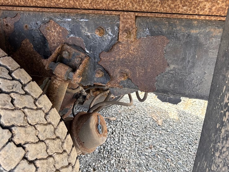 1990-massey-ferguson-8-image-38