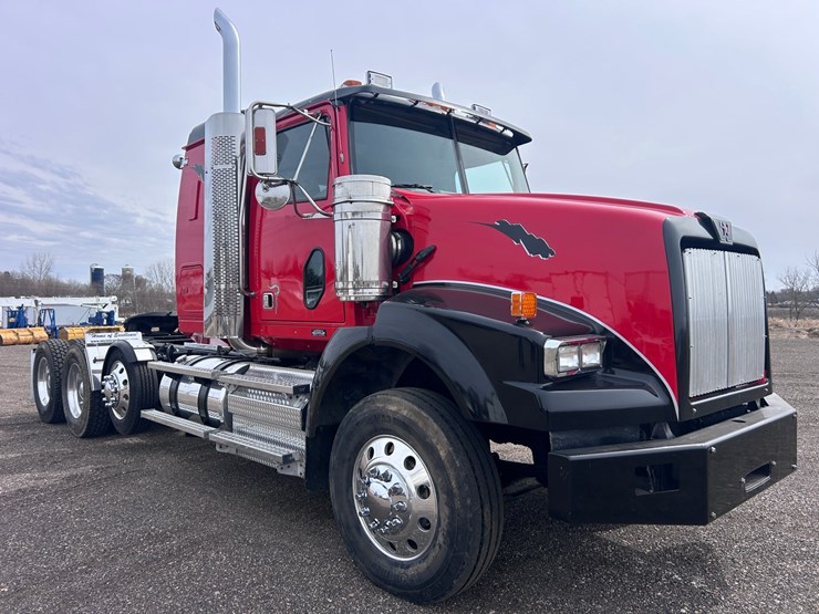 #1009-•-2012-western-star-conventional-4-sleeper-cab-truck-tractor-image-7
