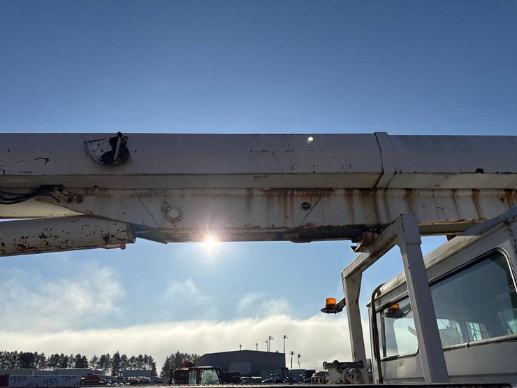 1998-freightliner-fl70-image-42