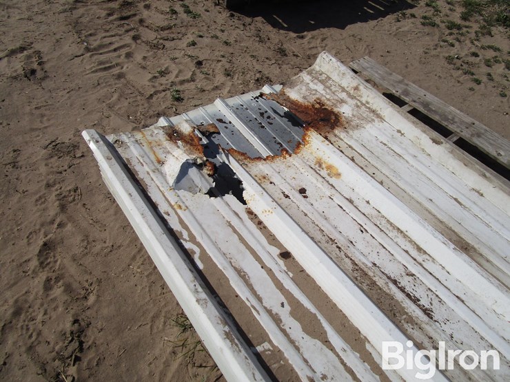 white-sheet-metal-siding-panels-image-16