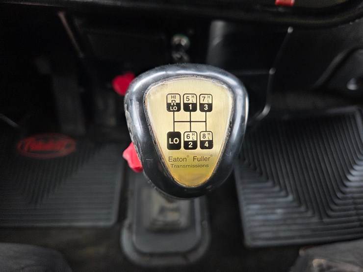 2002-peterbilt-379-image-70