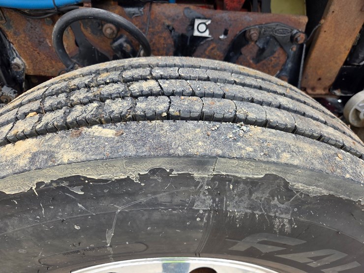 2002-peterbilt-379-image-83