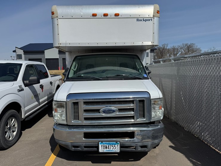 2010-ford-e350-image-6