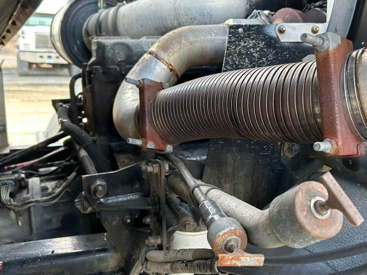 #2237-•-2006-mack-tri-axle-concrete-placement-truck-image-54