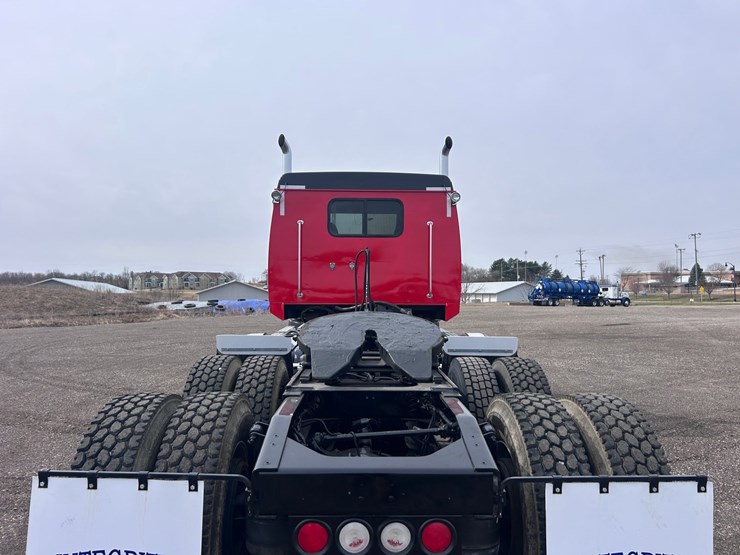 #1009-•-2012-western-star-conventional-4-sleeper-cab-truck-tractor-image-4