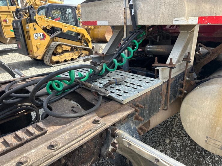 2001-caterpillar-c15-image-18