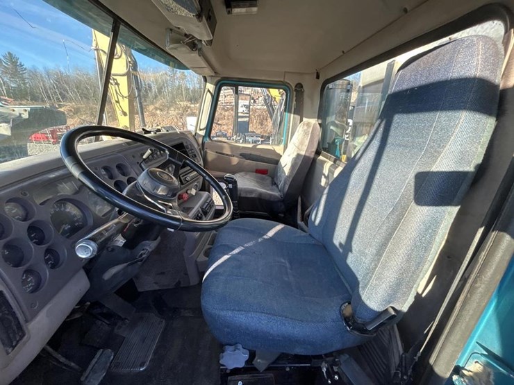 2001-mack-ch613-image-81