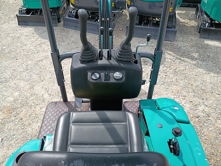 #24173-•-2025-agt-qk16r-mini-excavator-image-12