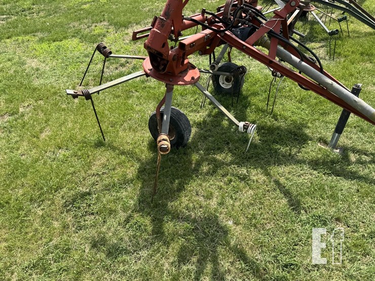 hesston-3717-image-2