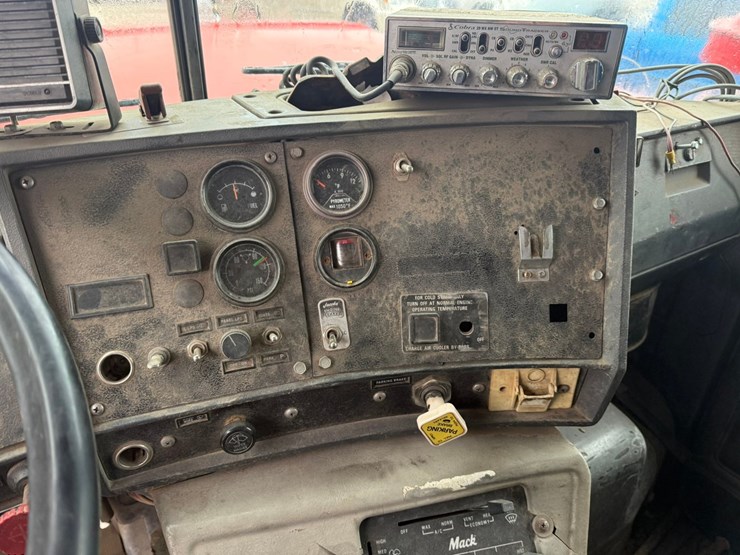 mack-dm688s-image-36