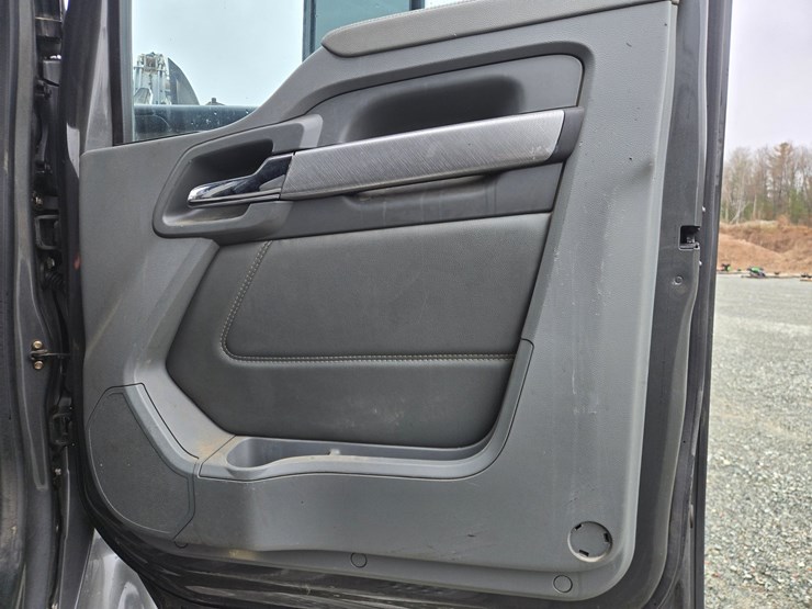 2017-kenworth-t680-image-69