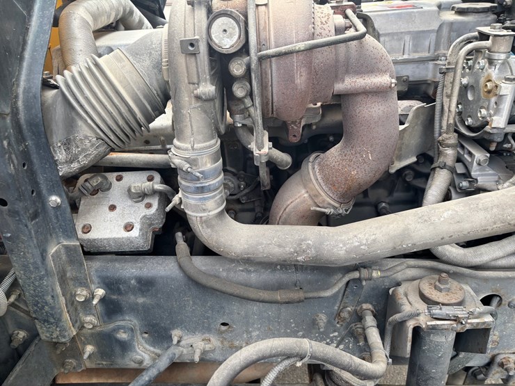 2005-gmc-t7500-image-94