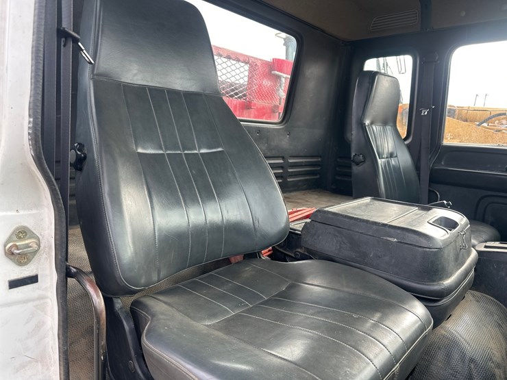 2000-gmc-t6500-image-24