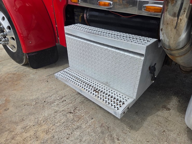 2002-peterbilt-379-image-19