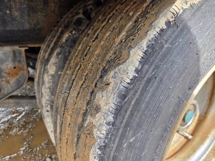 2013-massey-ferguson-8-image-50