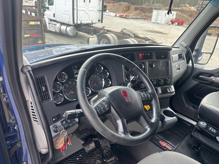 2020-kenworth-t680-image-38