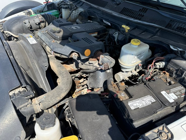 #1061-•-2016-ram-5500-heavy-duty-service-truck-image-30