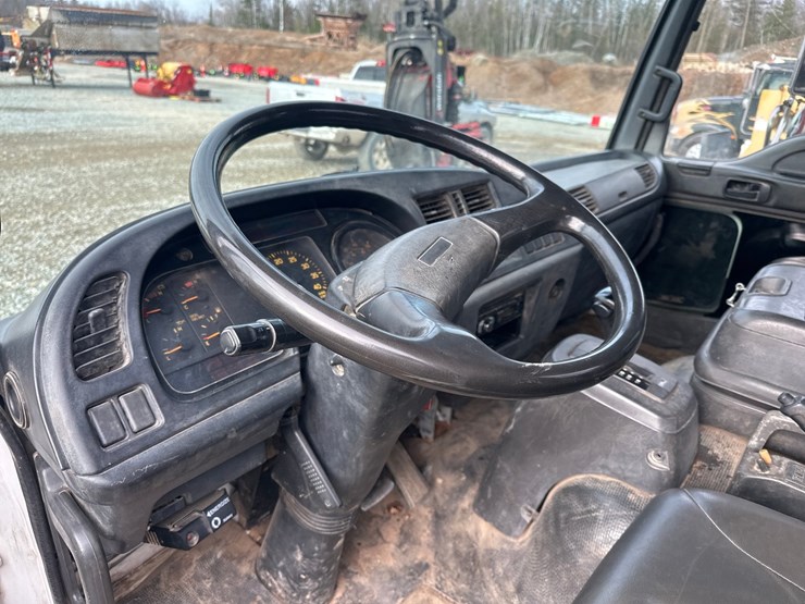 2000-gmc-t6500-image-30