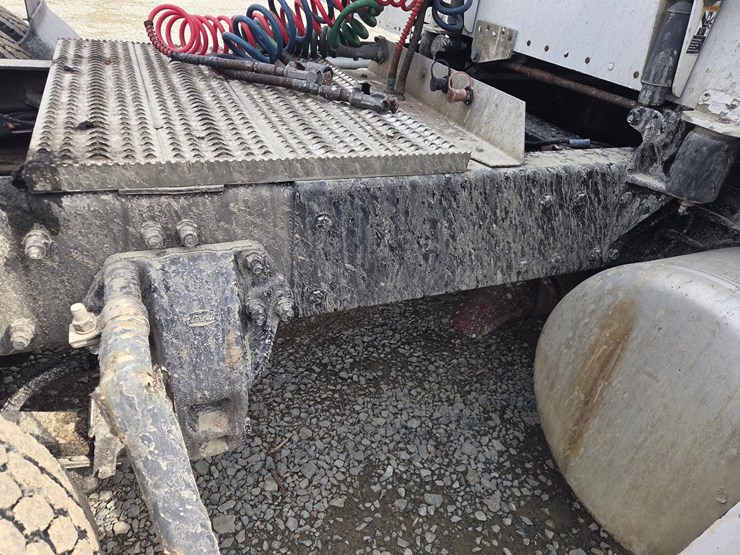 2007-peterbilt-579-image-24