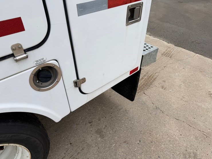 #1048-•-2009-gmc-c5500-specialty-service-truck-image-15