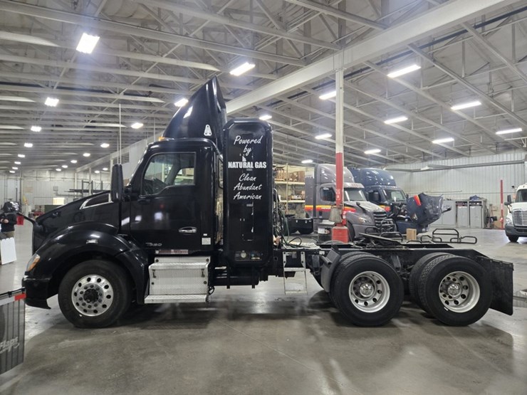 2015-kenworth-t680-image-2