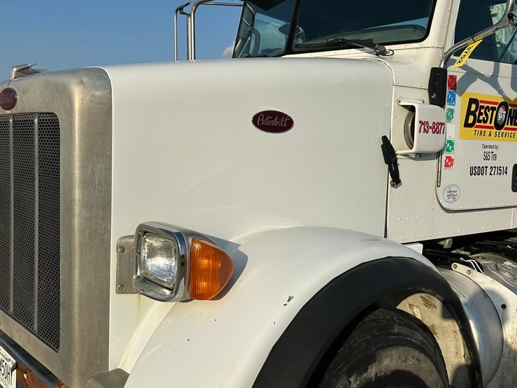 peterbilt-365-image-10